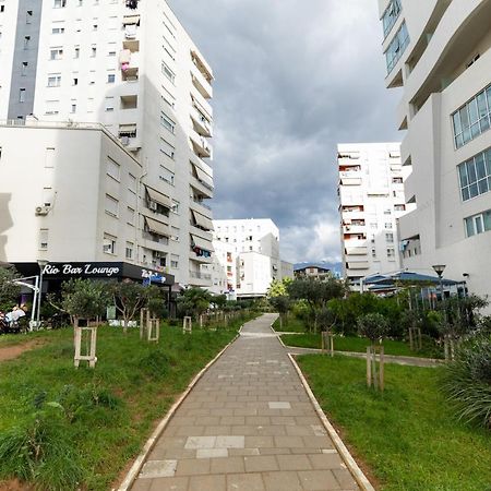 Tirana Contact Apartment Esterno foto